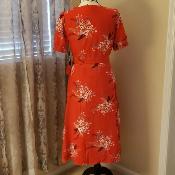 Lulu's ALL THE SWEETNESS RED FLORAL PUFF SLEEVE - Picture 5 of 7